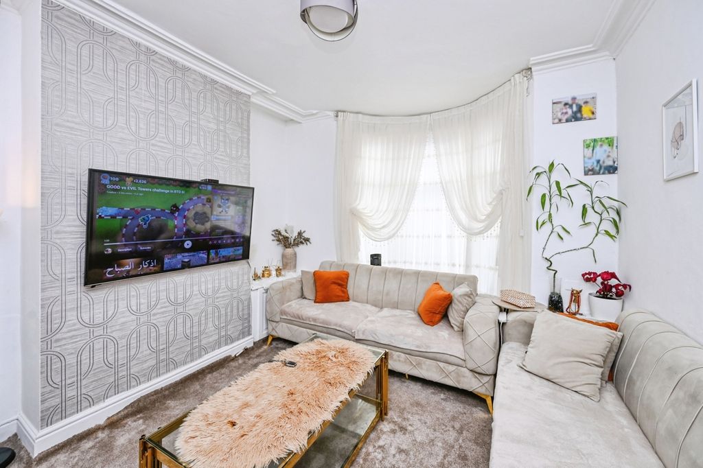 Property photo 3 of 18 Pbox-Img.Jpg