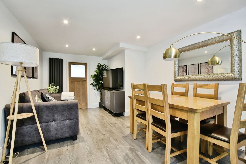 Property photo 3 of 27 Pbox-Img.Jpg