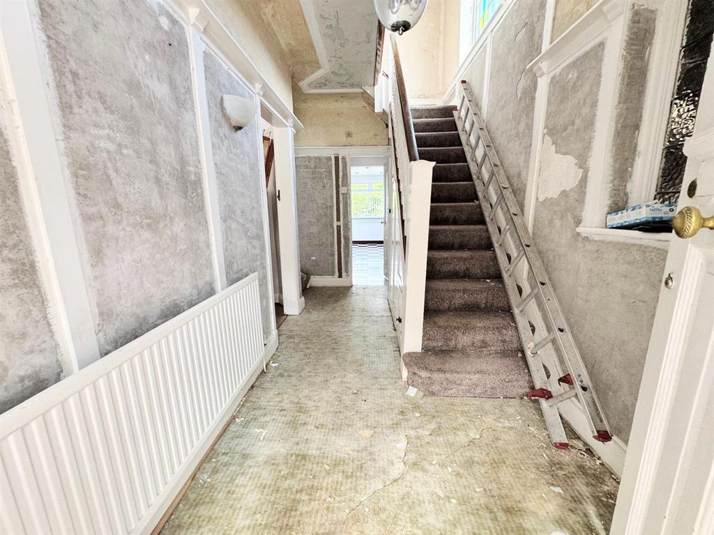 Property photo 2 of 13 Entrance Hall
