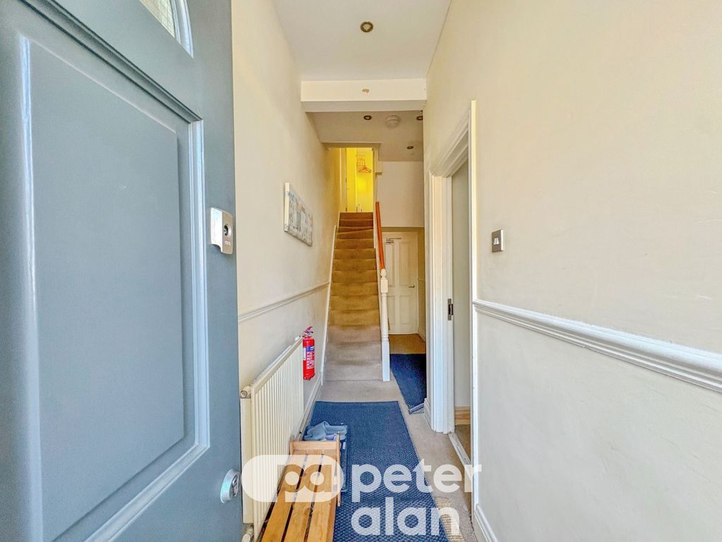 Property photo 3 of 25 Entrance Hall