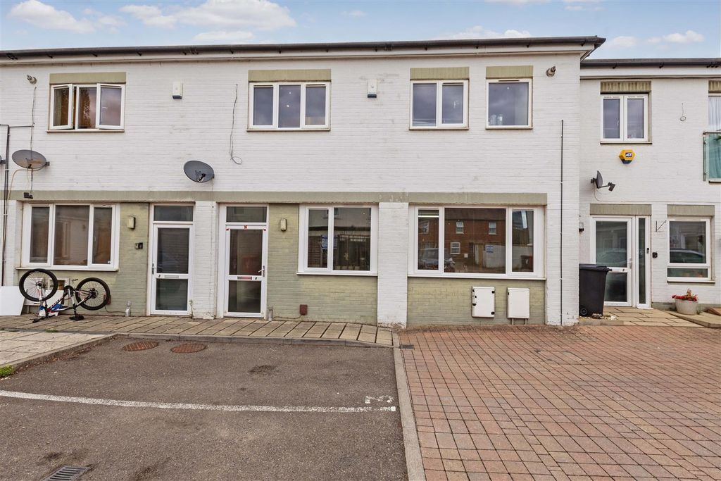 Property photo 1 of 16 4 Asprey Place-2.Jpg