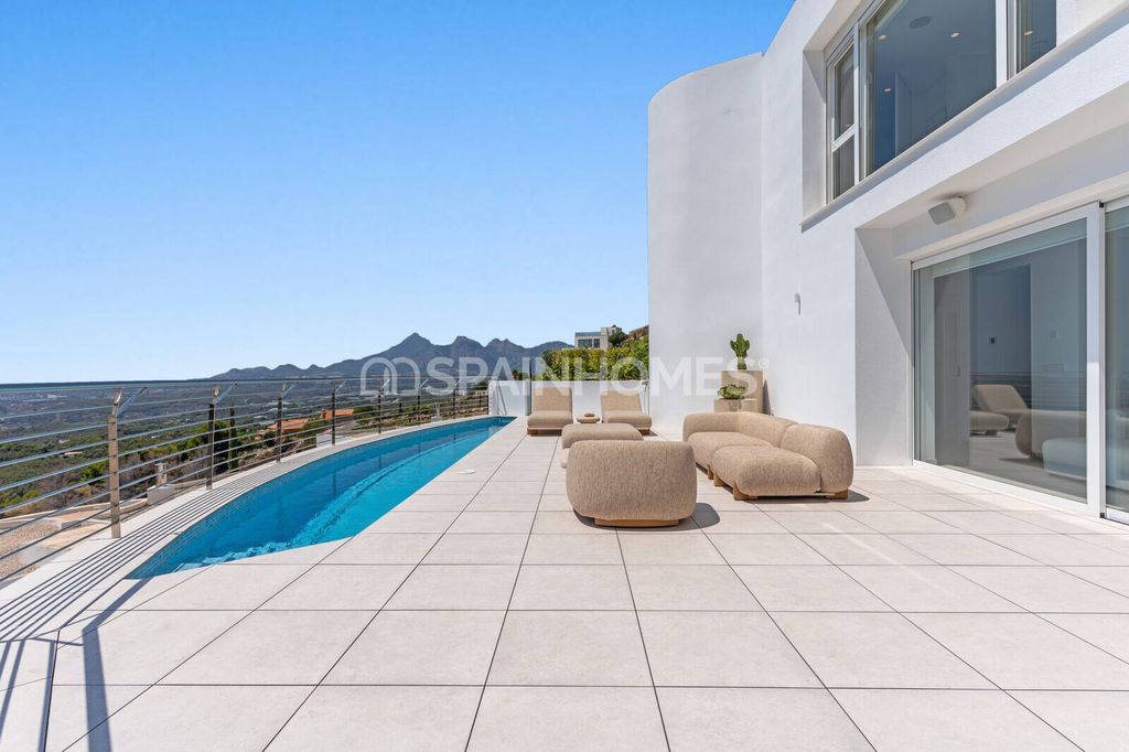 Property photo 1 of 32