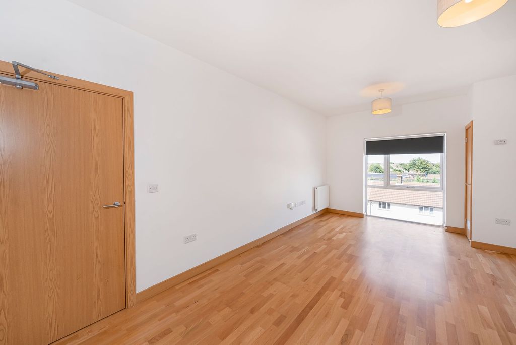 Property photo 3 of 23