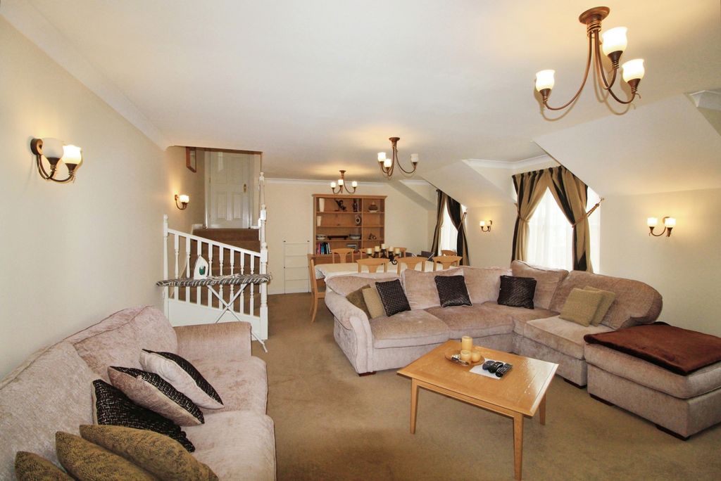 Property photo 3 of 21 Gallery