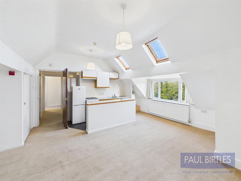 Property photo 3 of 18 Cam04378G0-Pr0234-Still013.Jpg