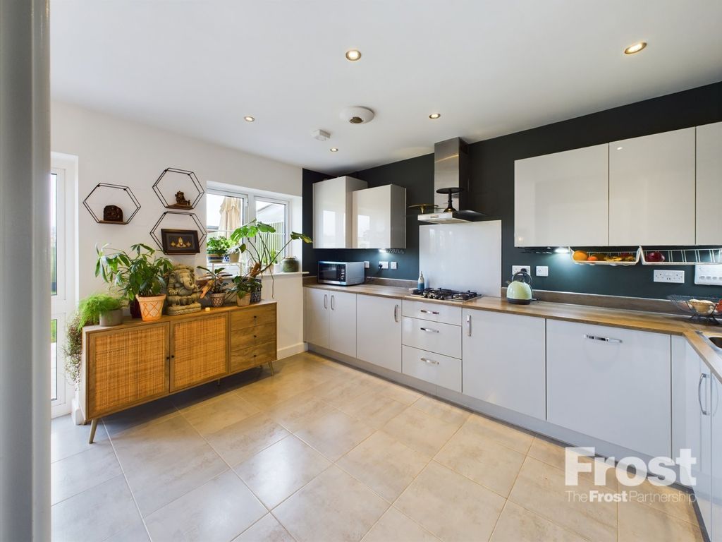 Property photo 3 of 15 Kitchen