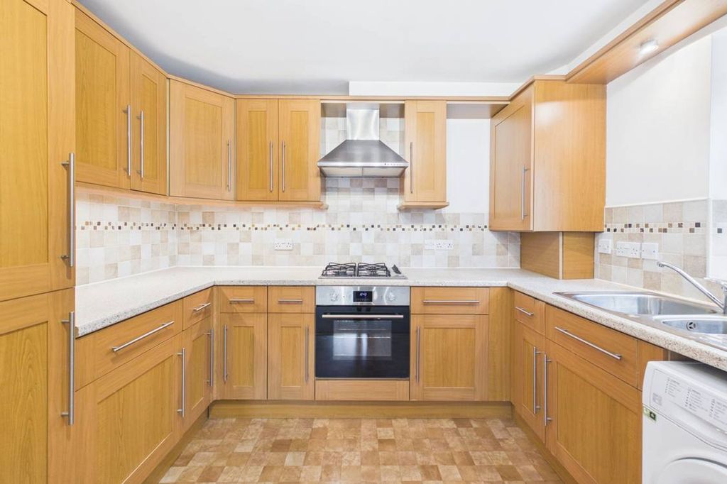 Property photo 3 of 9 Kitchen