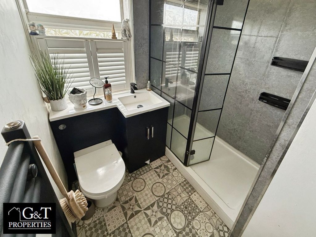 Property photo 1 of 24 Family Bathroom