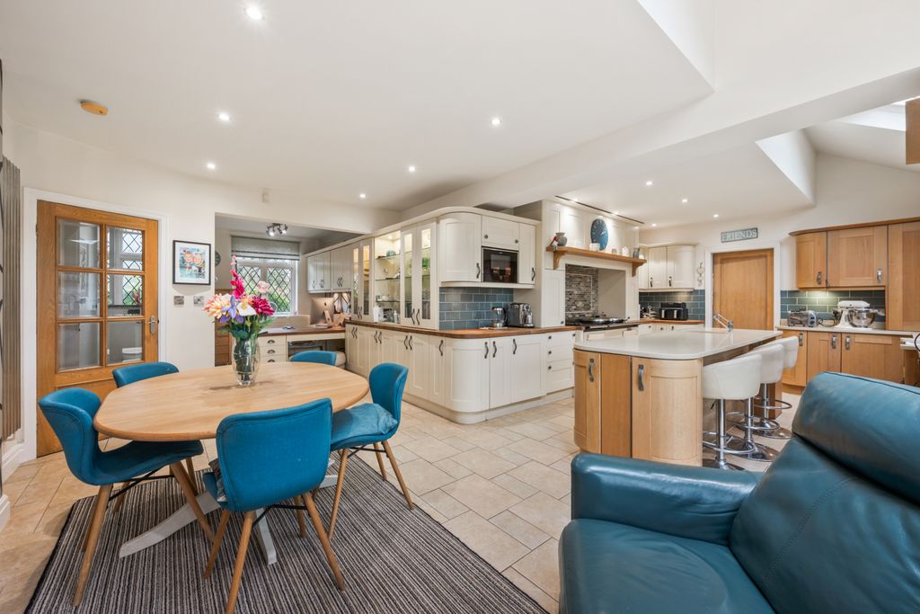 Property photo 3 of 37 Kitchen/Living/Diner