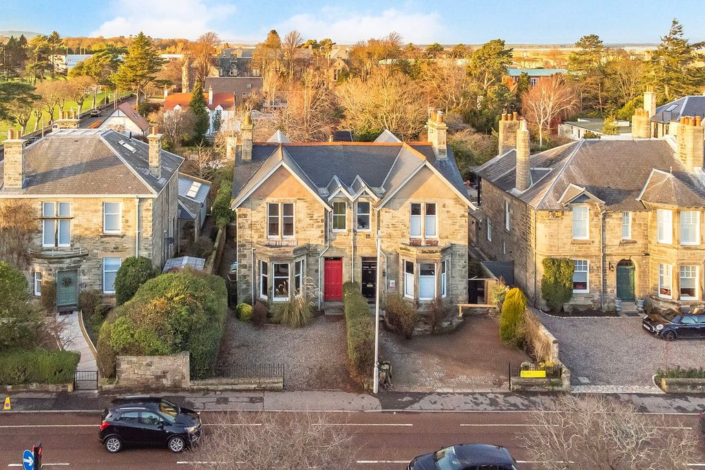 Property photo 2 of 29