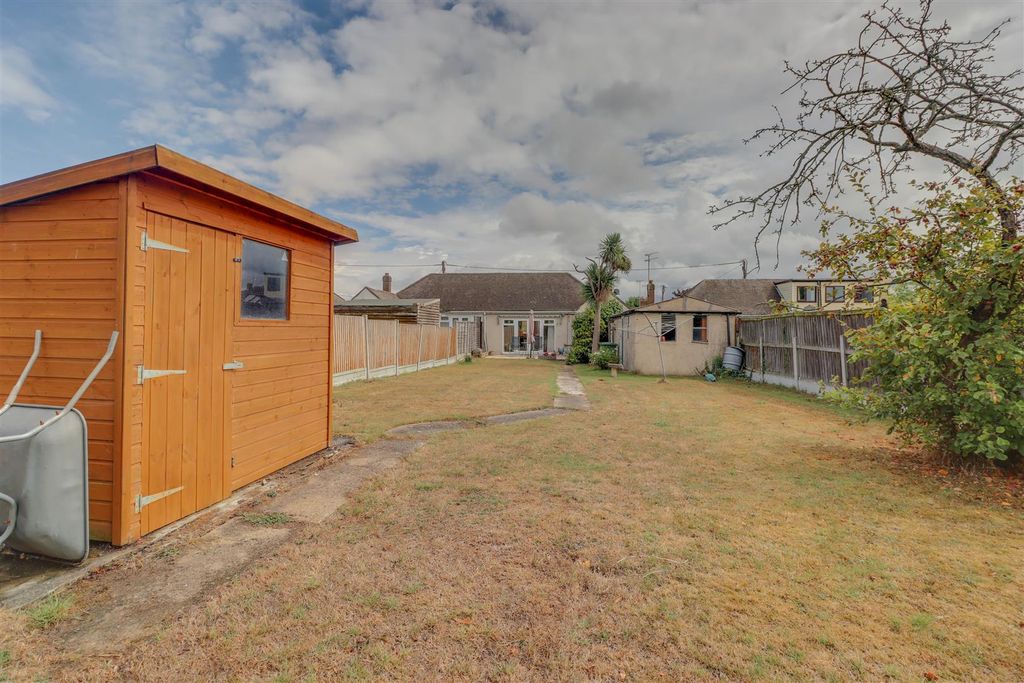 Property photo 3 of 18 80 Deirdre Avenue-16.Jpg