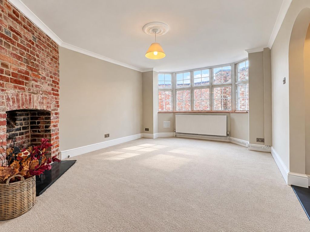 Property photo 3 of 36