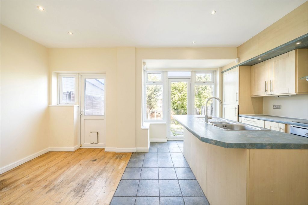 Property photo 3 of 10 Picture No. 23