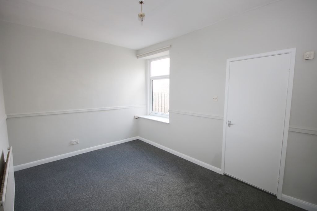 Property photo 3 of 9 Dining Room