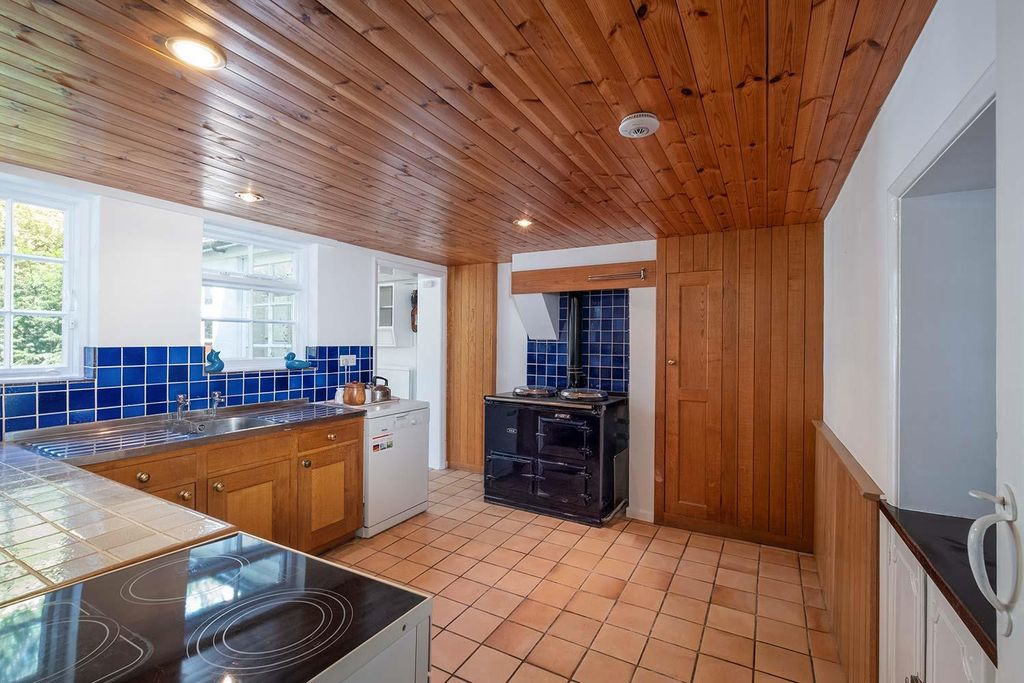 Property photo 3 of 16