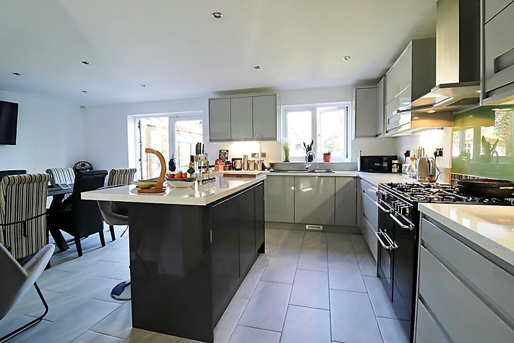 Property photo 3 of 26 Kitchen / Breakfast Room