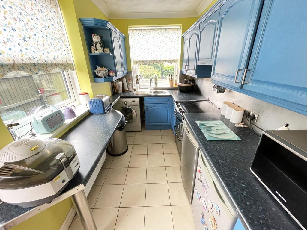 Property photo 3 of 20 Kitchen