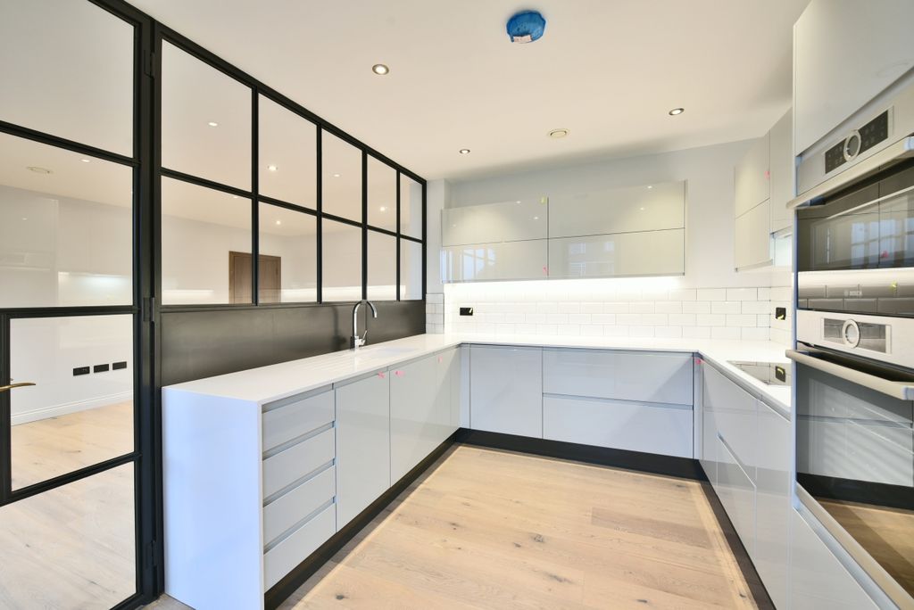 Property photo 1 of 6 Kitchen