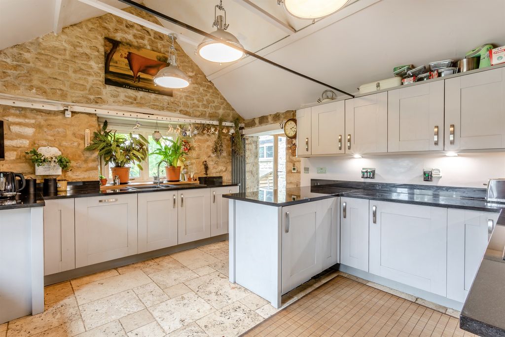 Property photo 3 of 25