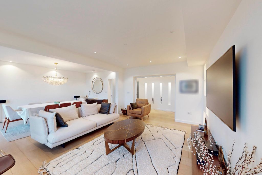 Property photo 2 of 20 Picture No. 18