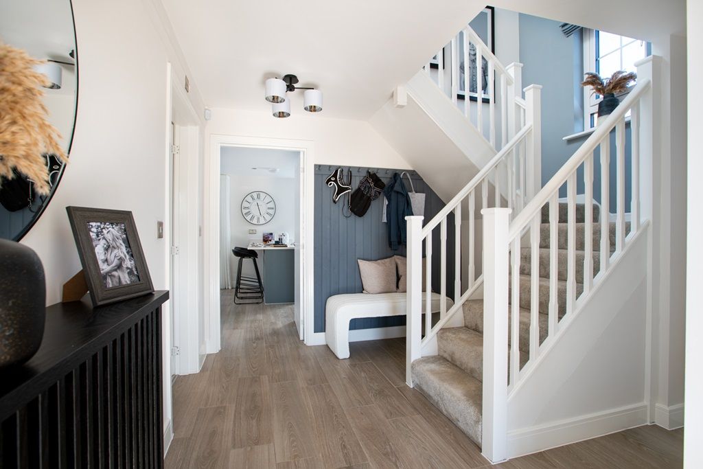 Property photo 2 of 18 Hallway