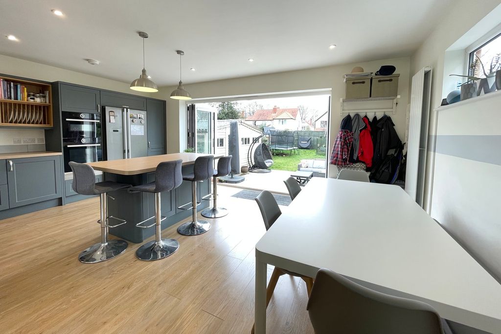 Property photo 3 of 23