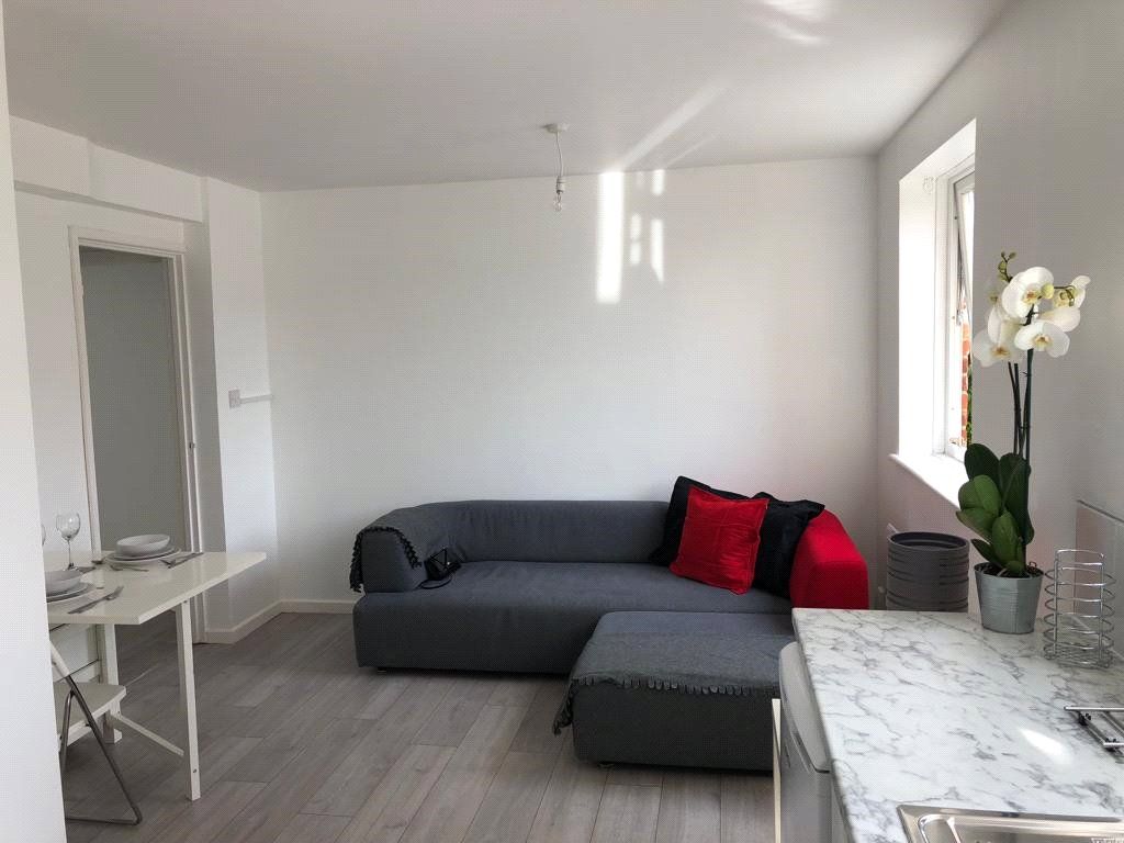 Property photo 2 of 4 Living Room