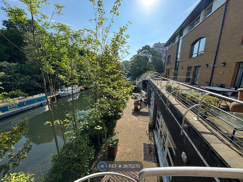 Property photo 1 of 13 Shared Terrace By Canal
