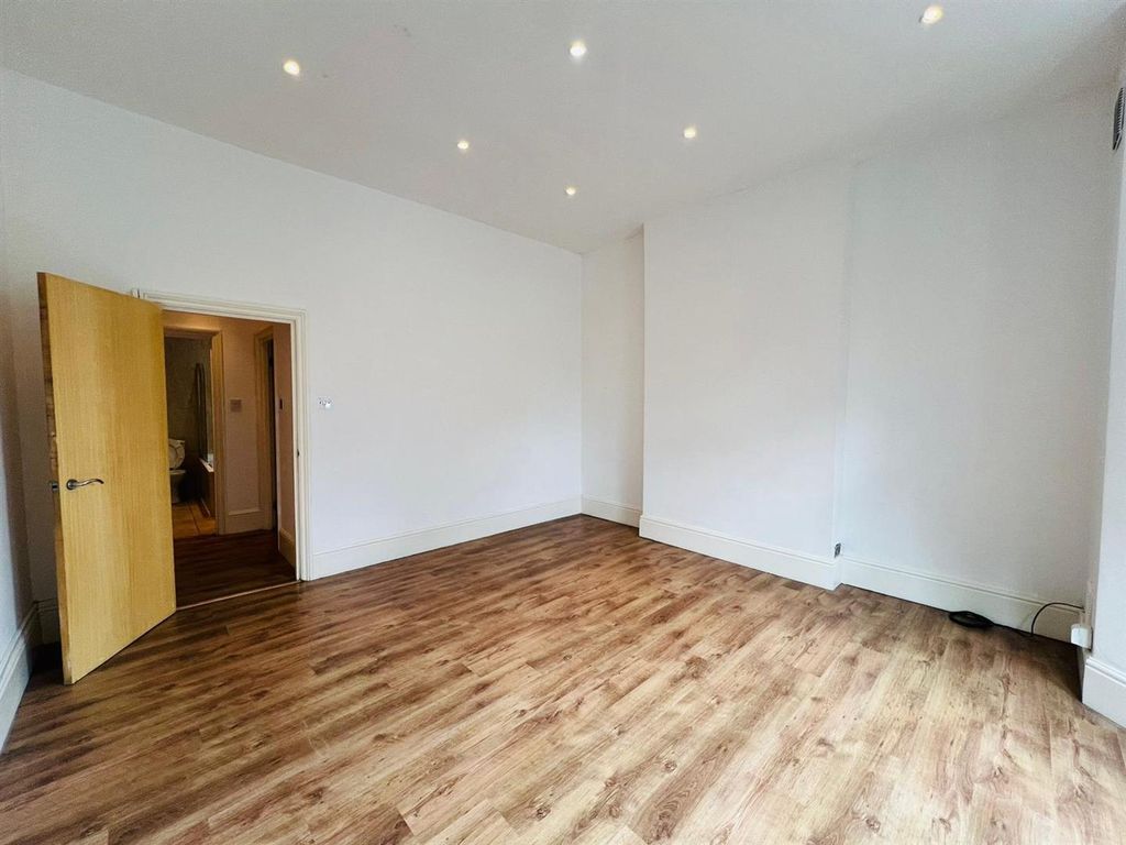 Property photo 2 of 12 Living Room..Jpg