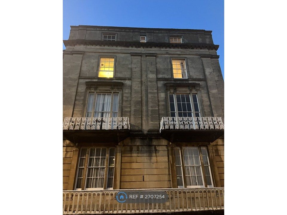 Property photo 2 of 25 Exterior / Balcony's