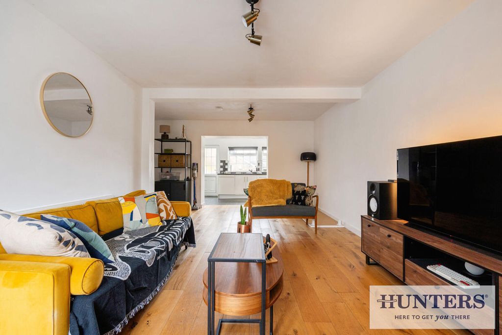 Property photo 3 of 18 Living Room