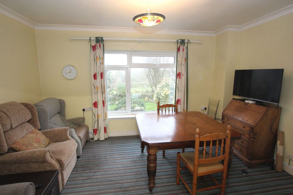 Property photo 3 of 27