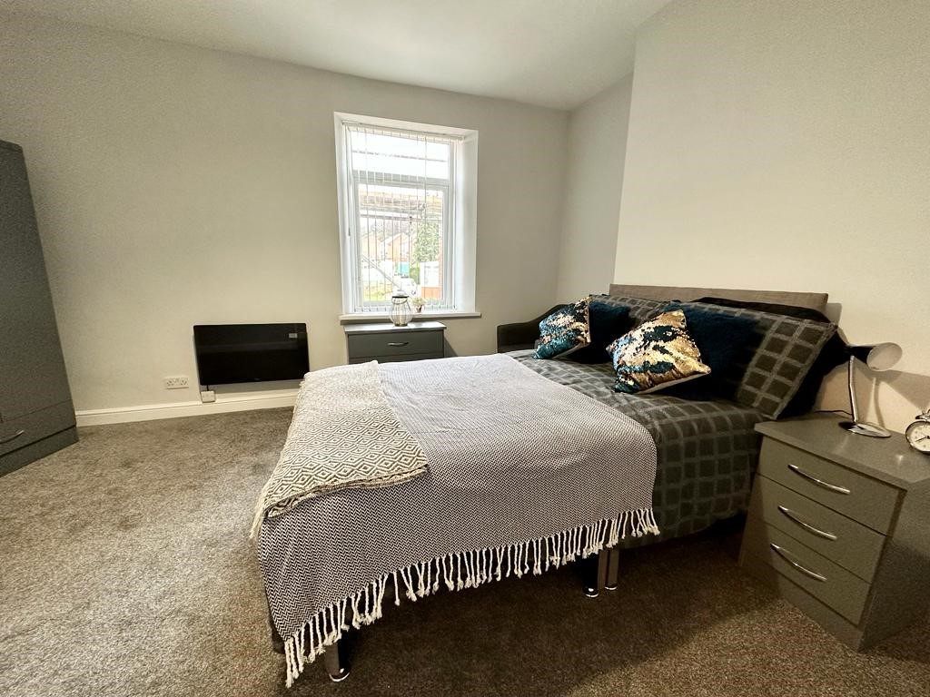 Property photo 1 of 11 4 Bed Shared House - Carlton Road, Barnsley S71