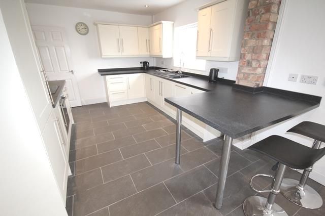 Property photo 2 of 11 Kitchen