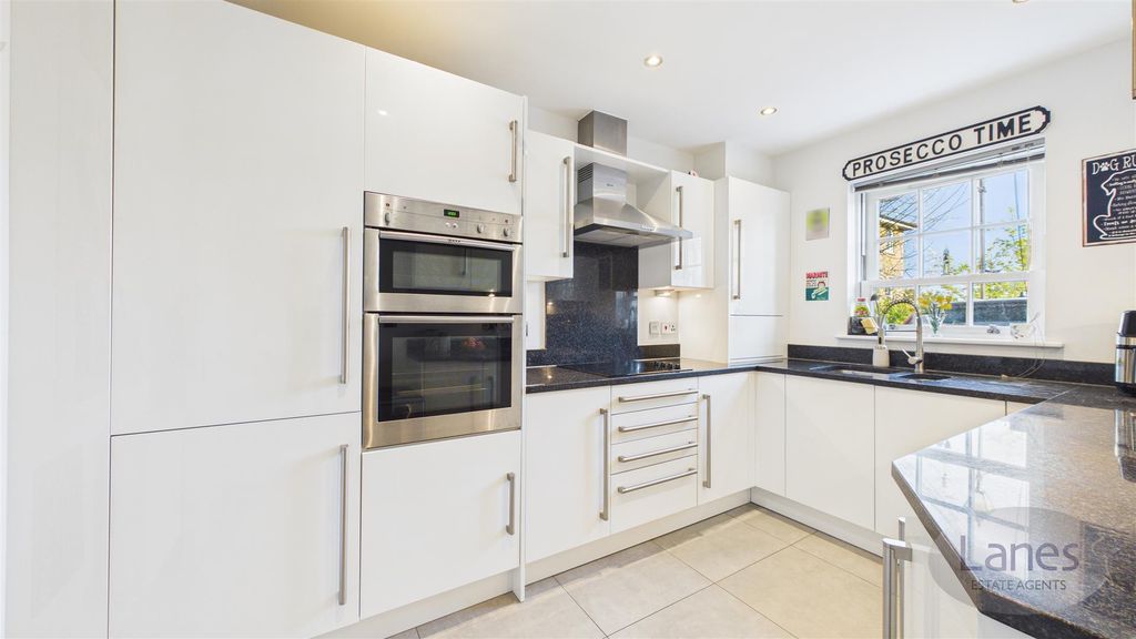 Property photo 2 of 33 2