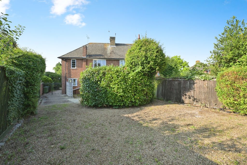 Property photo 3 of 25
