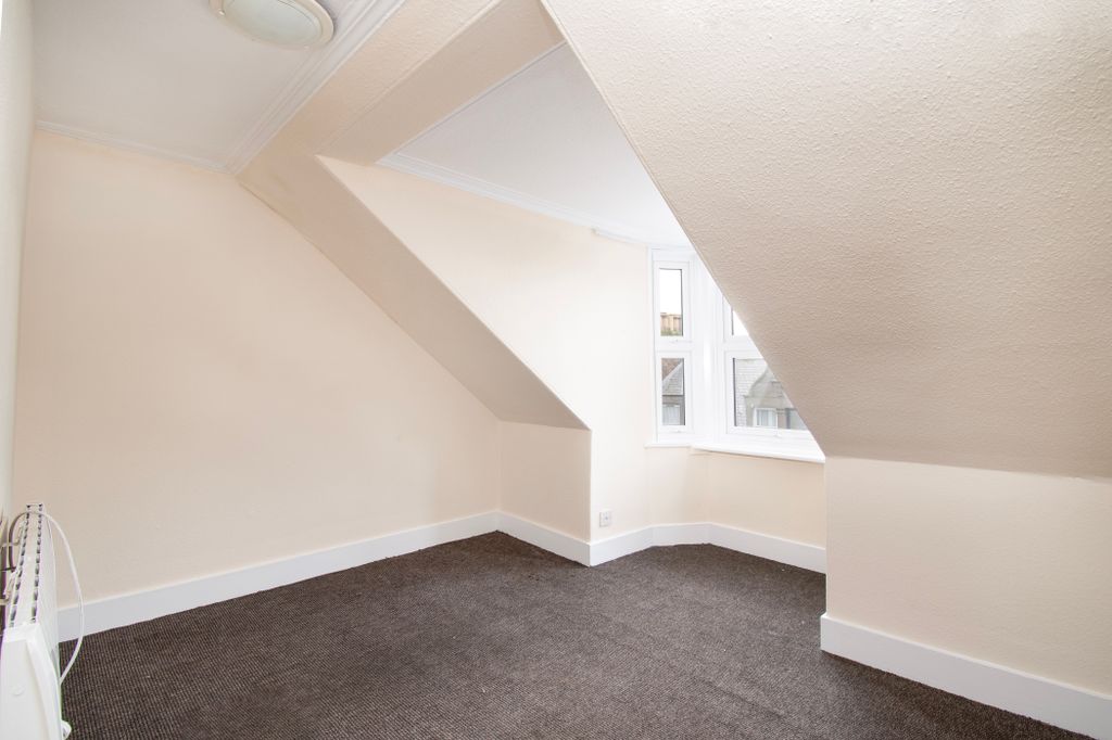 Property photo 3 of 28