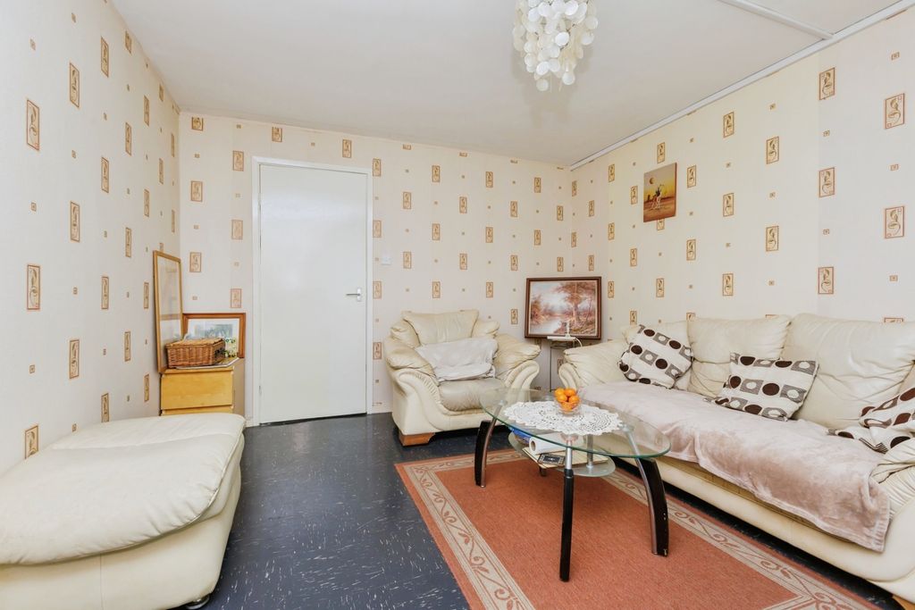 Property photo 2 of 17 Photo