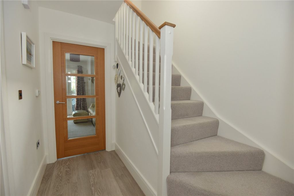 Property photo 3 of 20 Entrance Hall