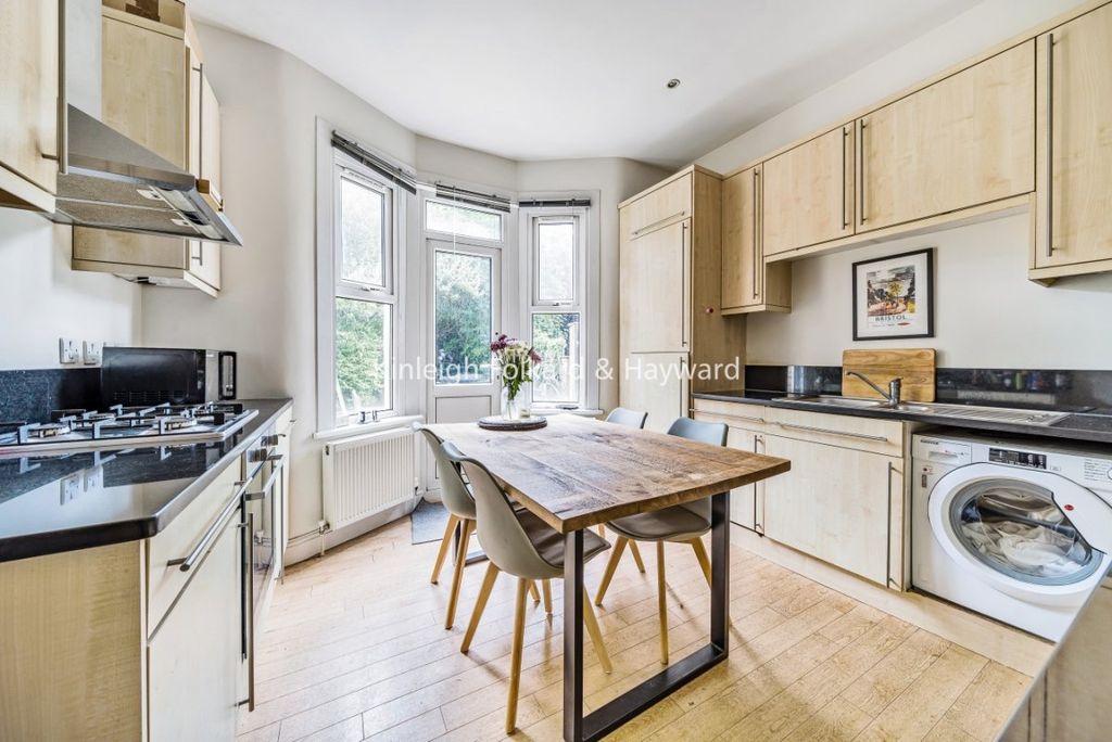 Property photo 2 of 11 A9E016A6-Eb35-49Ac-8