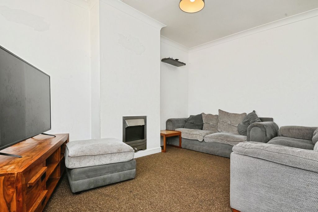 Property photo 3 of 14 Living Room