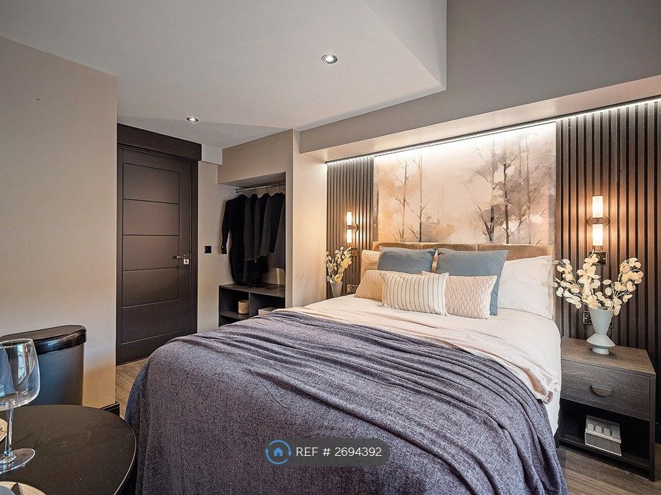 Property photo 1 of 9 Room 4