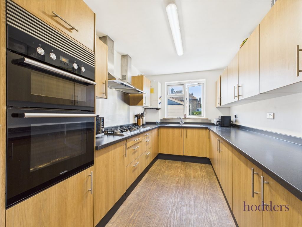 Property photo 2 of 8 Picture No. 12