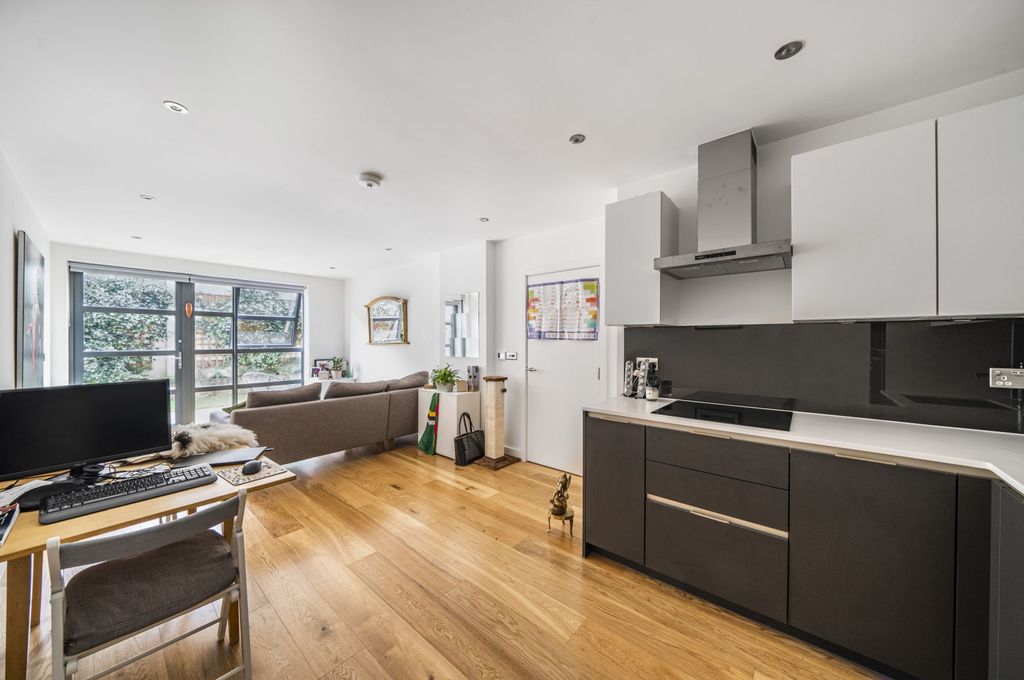 Property photo 2 of 11