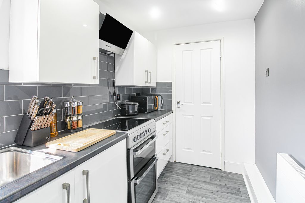 Property photo 3 of 15 Advert-09