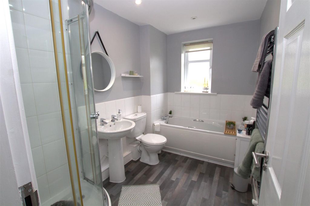 Property photo 1 of 10 Bathroom 2.Jpg