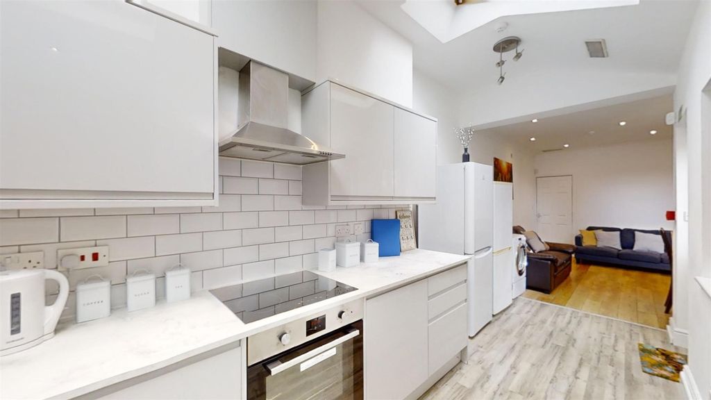 Property photo 2 of 17 377-Shoreham-Street-07032024_091048.Jpg