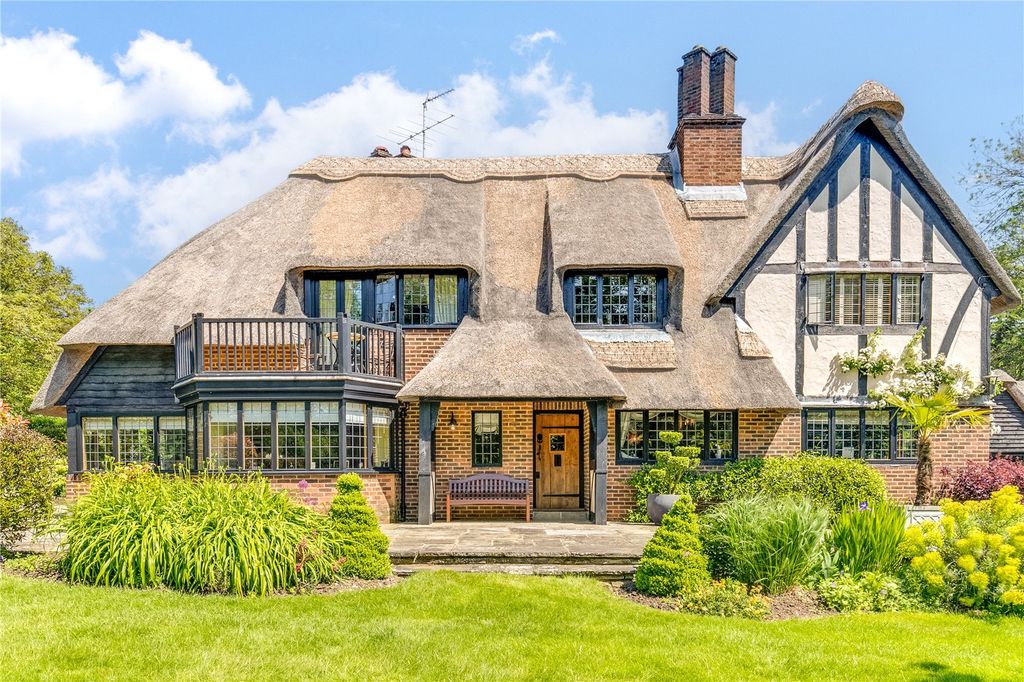 Property photo 3 of 32 The Thatched House