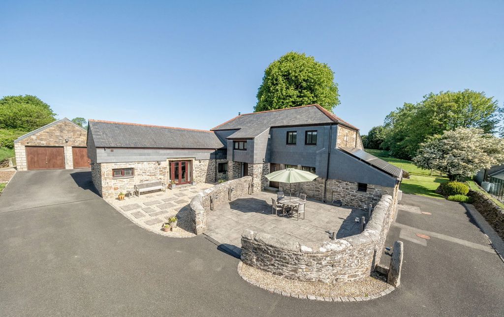 Property photo 2 of 25