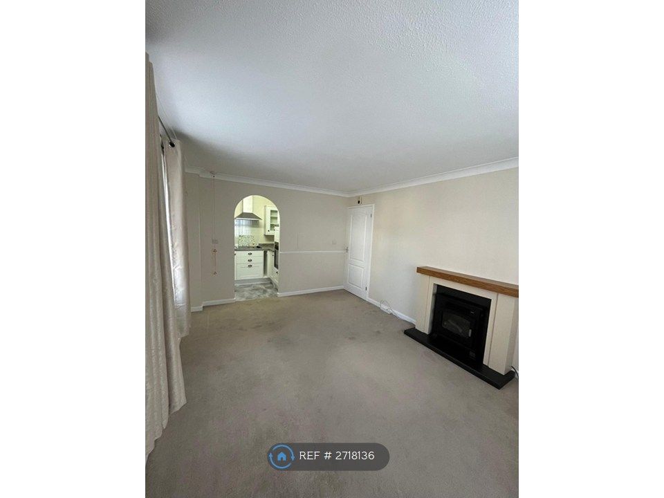 Property photo 2 of 10 Living Room